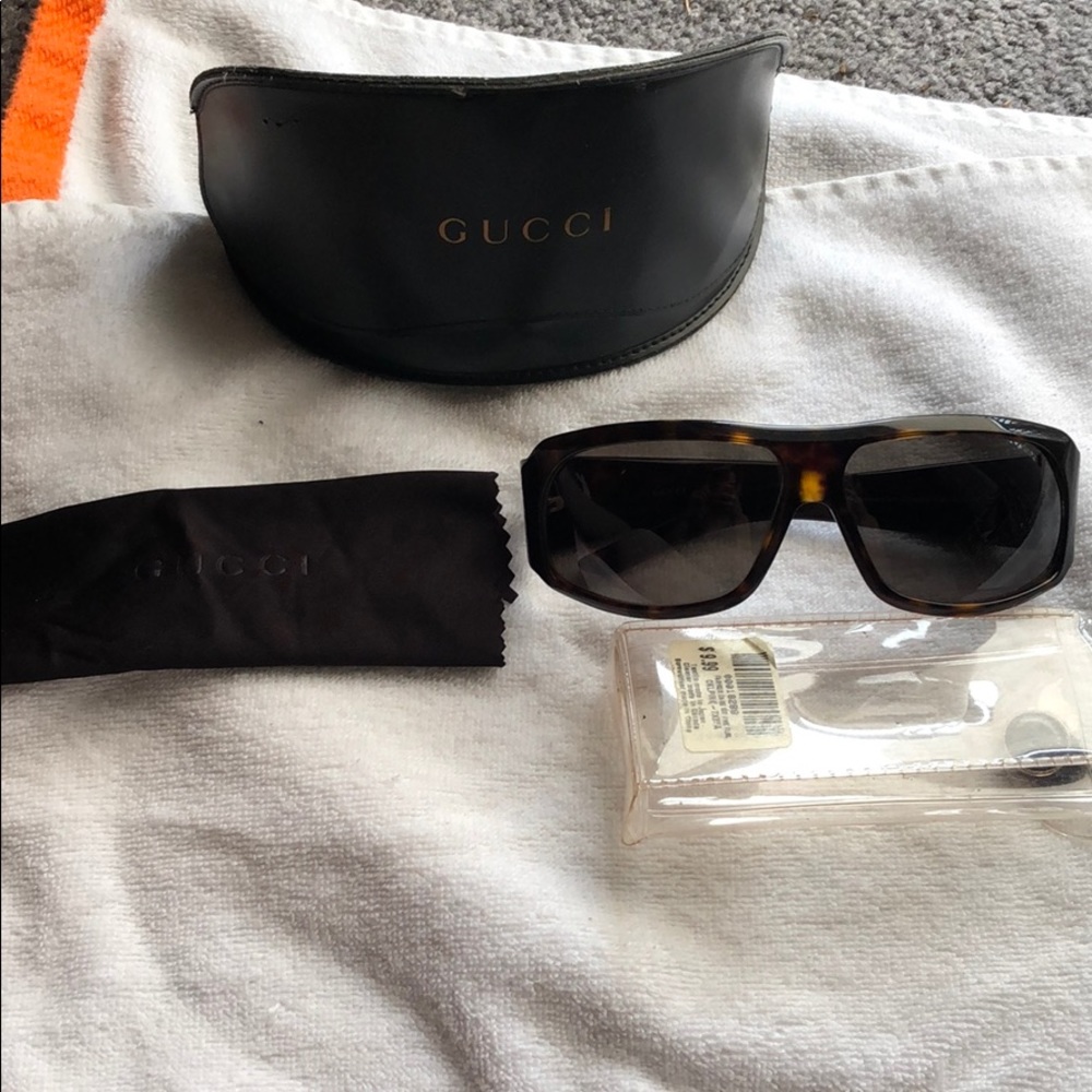 Gucci tortoise shell aviator style sunglasses